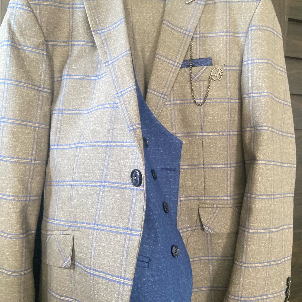 3piece suit - Picture 2 of 5